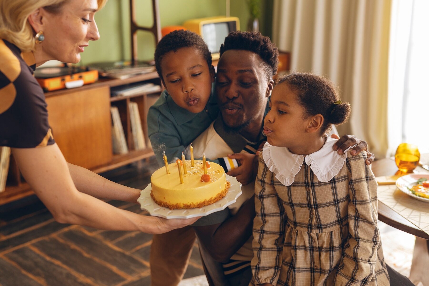side-view-modern-family-retro-style_23-2150595558